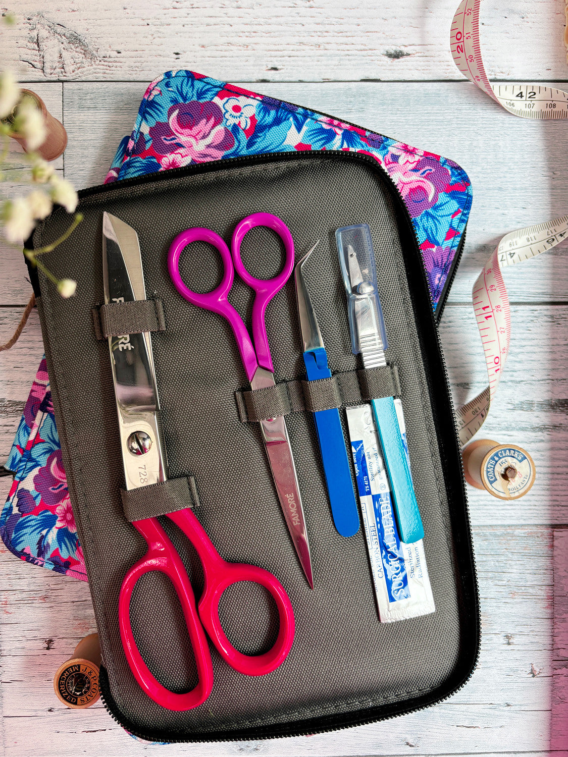 Famore's Floral Pattern Sewing Kit