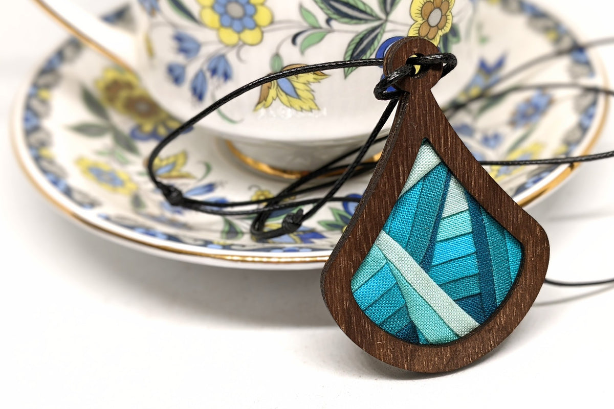Prismatic Necklace Kit Walnut