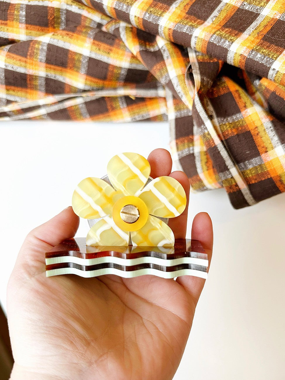 Retro Flower Thread Cutter