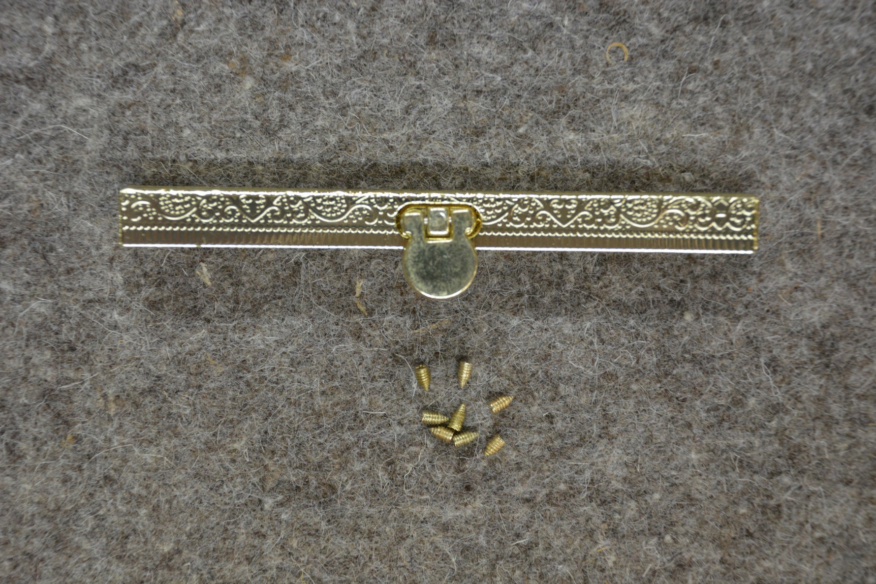 4.5in Embossed Yellow Gold Wallet Clasp