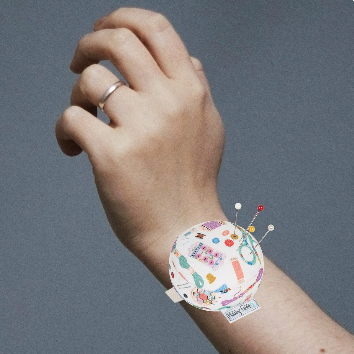Wrist Pincushion Haby Notions