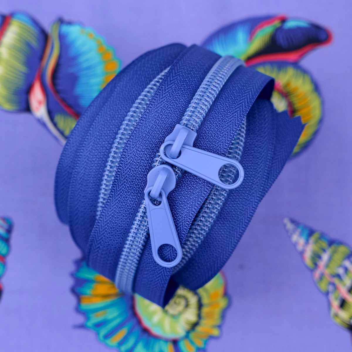 4 Yard Handbag Zipper Blue Bolt
