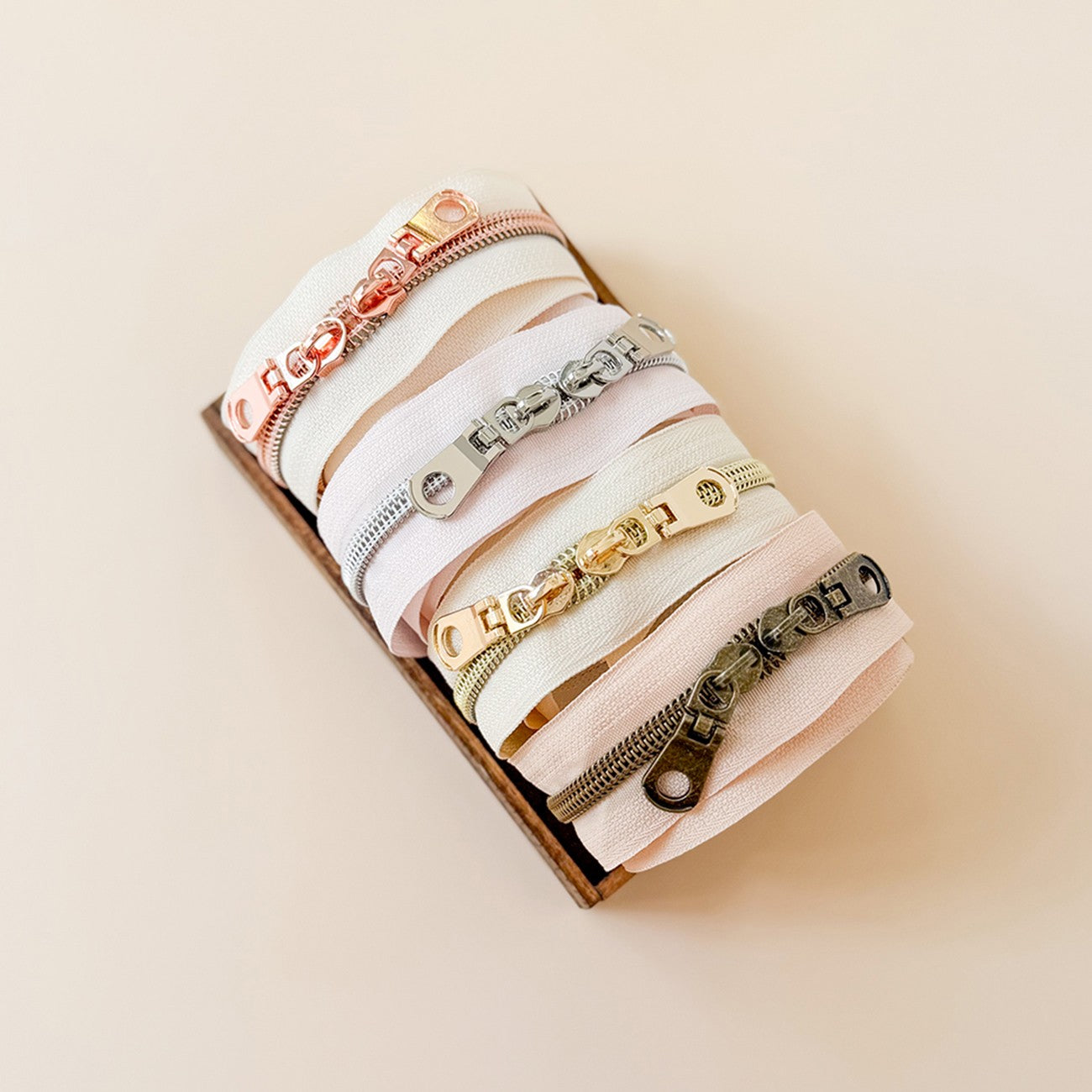 30’’ Butter Cream Zipper Set 4pc
