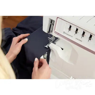 HUSQVARNA® VIKING® AMBER™ Air S | 500 Coverlock Machine