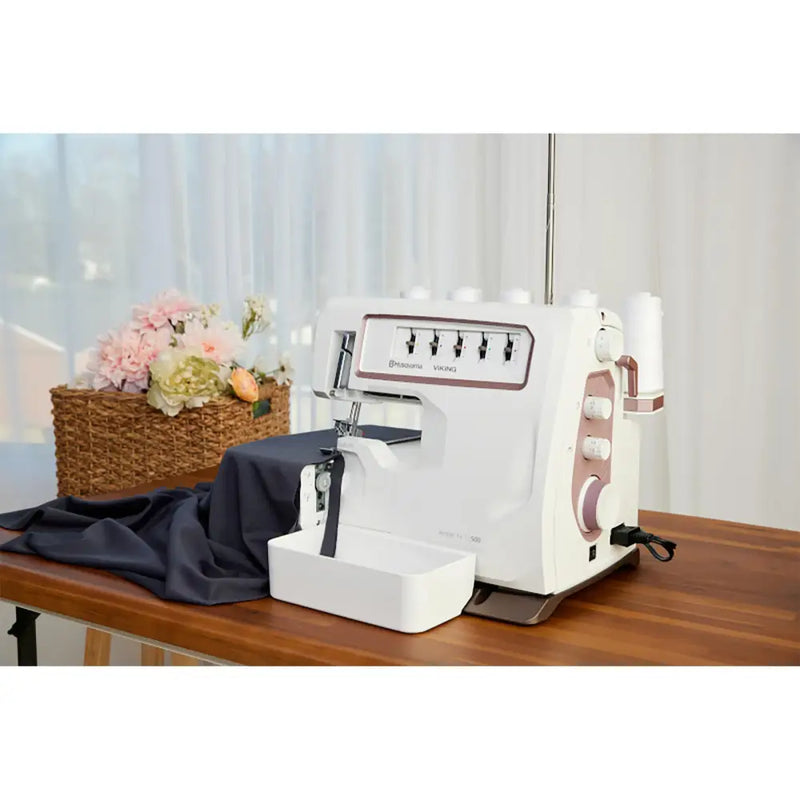 HUSQVARNA® VIKING® AMBER™ Air S | 500 Coverlock Machine