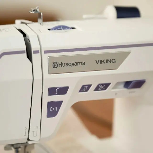 HUSQVARNA® VIKING® DESIGNER QUARTZ™ 29 Sewing & Embroidery