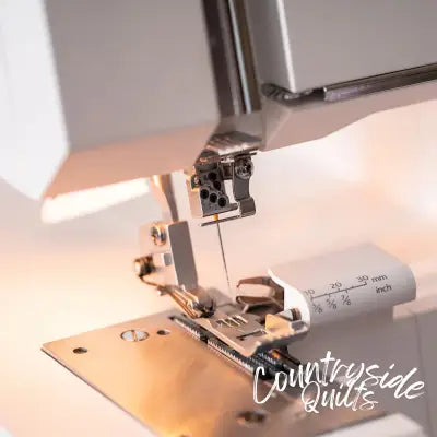 HUSQVARNA® VIKING® HUSKYLOCK™ S21 Overlock Machine