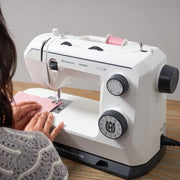 HUSQVARNA® VIKING® ONYX™ 25 Sewing Machine 957412112