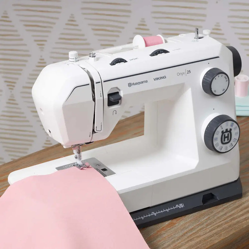 HUSQVARNA® VIKING® ONYX™ 25 Sewing Machine 957412112