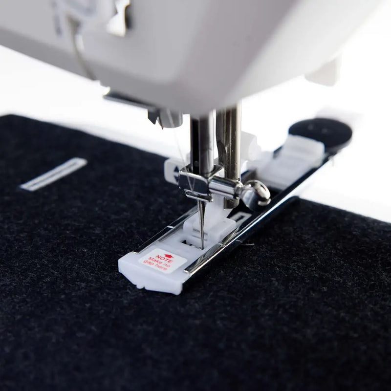 HUSQVARNA® VIKING® ONYX™ 25 Sewing Machine 957412112
