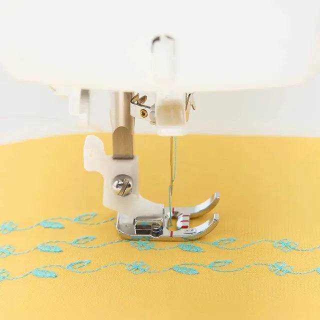HUSQVARNA® VIKING® ONYX™ 30 Sewing Machine 957977112