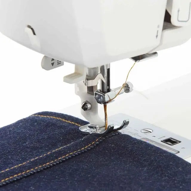 HUSQVARNA® VIKING® ONYX™ 30 Sewing Machine 957977112